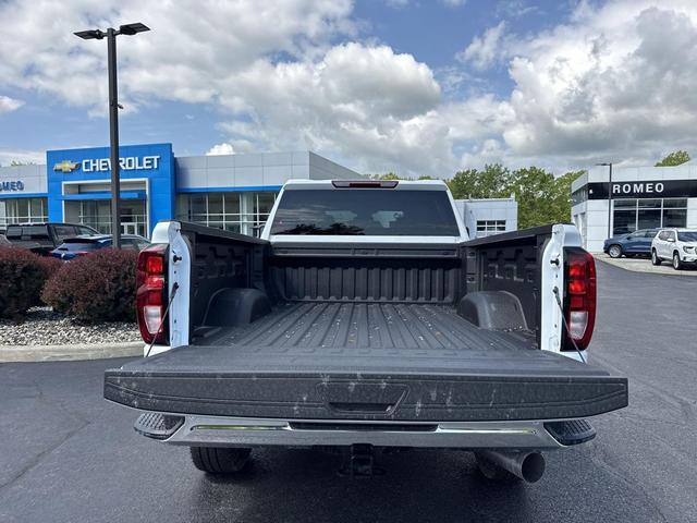 Photo of 2025 Summit White GMC Sierra 3500