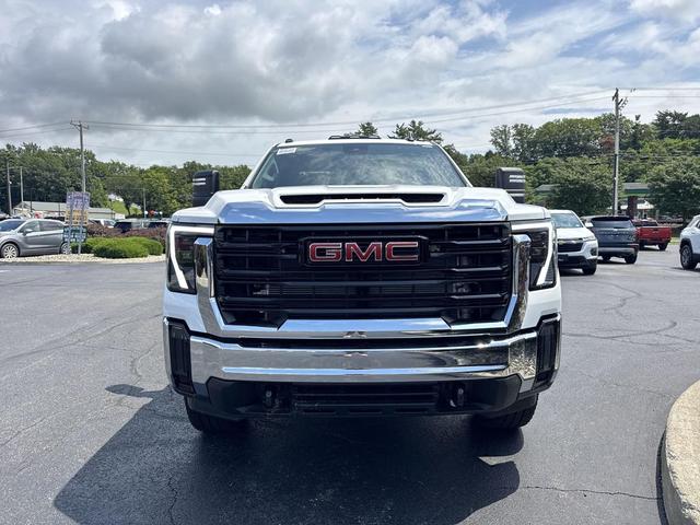 Photo of 2025 Summit White GMC Sierra 3500