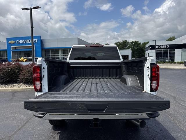 Photo of 2025 Summit White GMC Sierra 3500