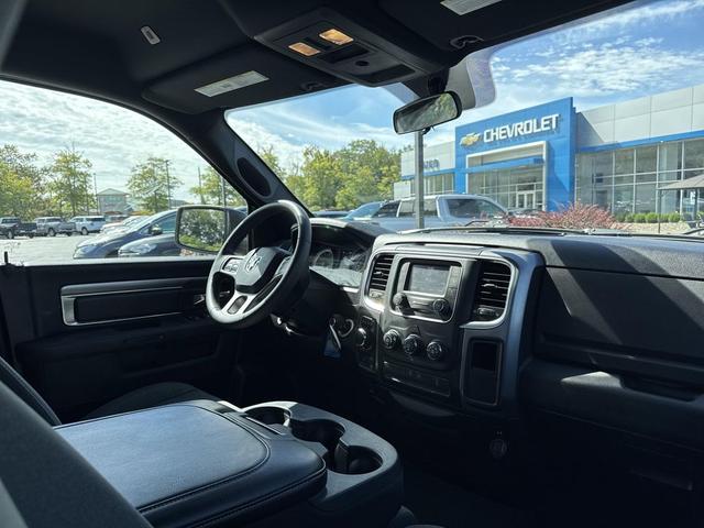 Photo of 2022 Diamond Black Crystal Pearlcoat RAM 1500 Classic