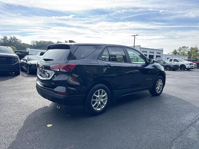 Photo of 2024 Mosaic Black Metallic Chevrolet Equinox
