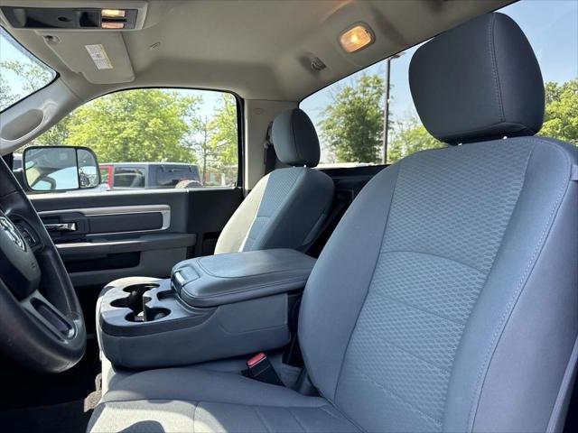 Photo of 2018 Brilliant Black Crystal Pearlcoat RAM 3500