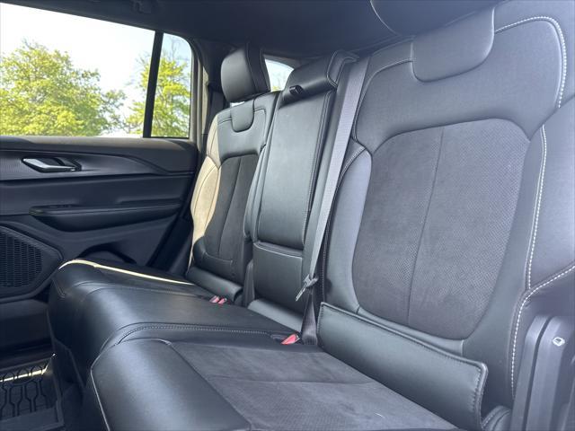 Photo of 2023 Bright White Clearcoat Jeep Grand Cherokee