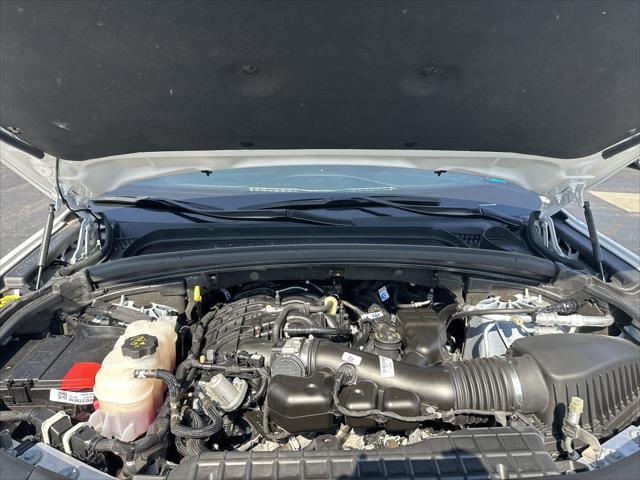 Photo of 2023 Bright White Clearcoat Jeep Grand Cherokee