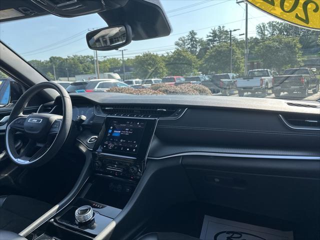 Photo of 2023 Bright White Clearcoat Jeep Grand Cherokee