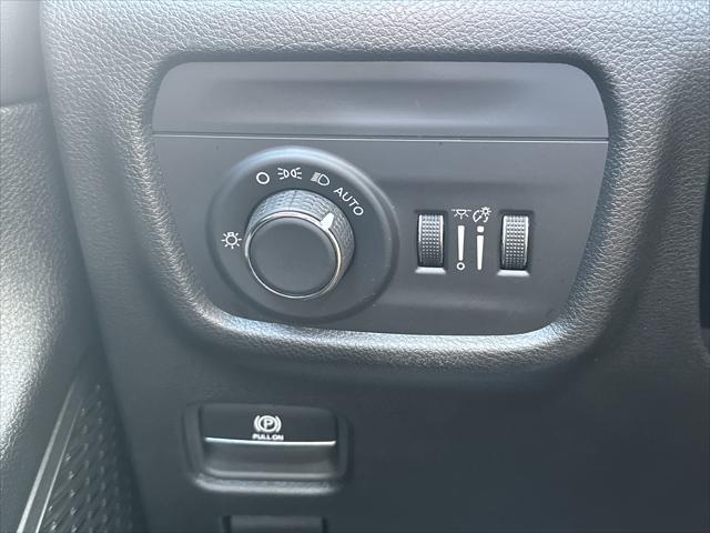 Photo of 2023 Bright White Clearcoat Jeep Grand Cherokee