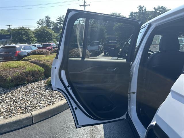 Photo of 2023 Bright White Clearcoat Jeep Grand Cherokee