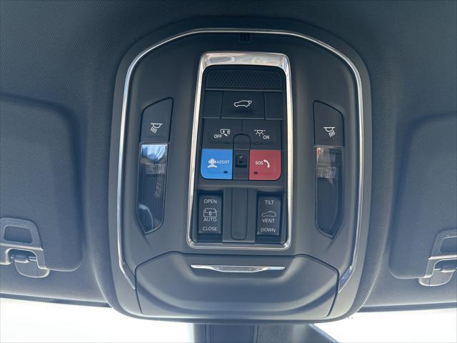 Photo of 2023 Bright White Clearcoat Jeep Grand Cherokee