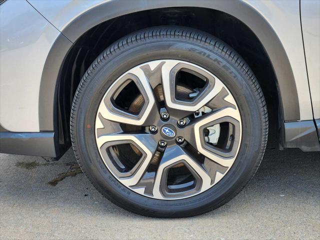 Photo of 2024 Ice Silver Metallic Subaru Ascent