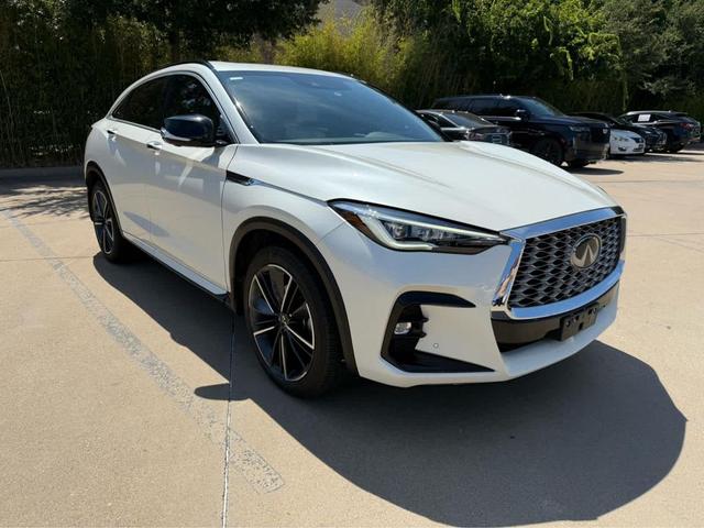 Photo of 2022 Majestic White INFINITI QX55