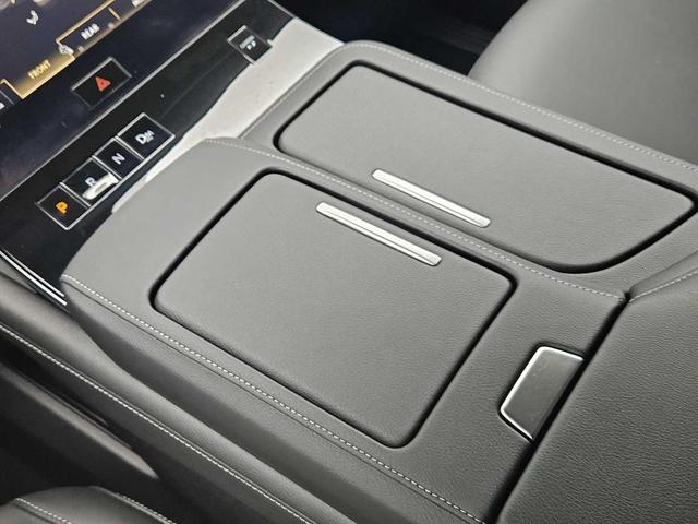 Photo of 2025 Radiant White INFINITI QX80