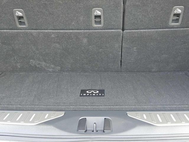 Photo of 2025 Radiant White INFINITI QX80