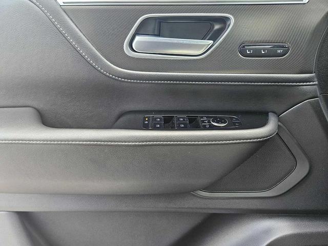 Photo of 2025 Radiant White INFINITI QX80