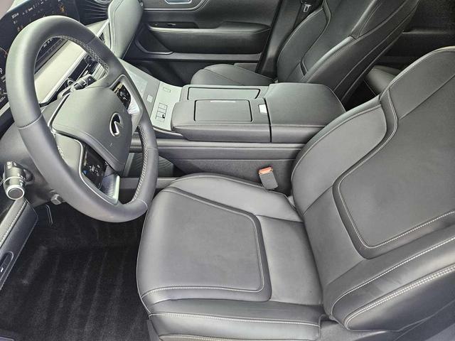 Photo of 2025 Radiant White INFINITI QX80