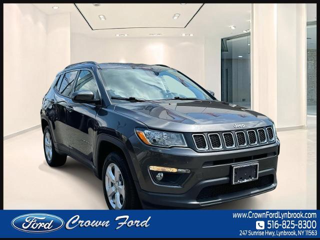 Photo of 2018 Granite Crystal Clearcoat Metallic Jeep Compass
