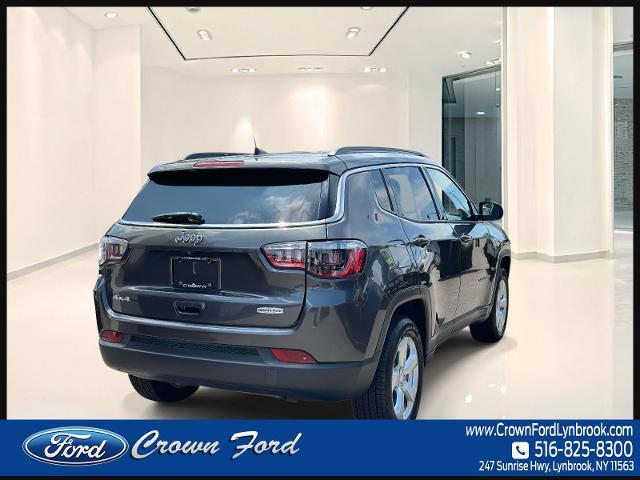 Photo of 2018 Granite Crystal Clearcoat Metallic Jeep Compass
