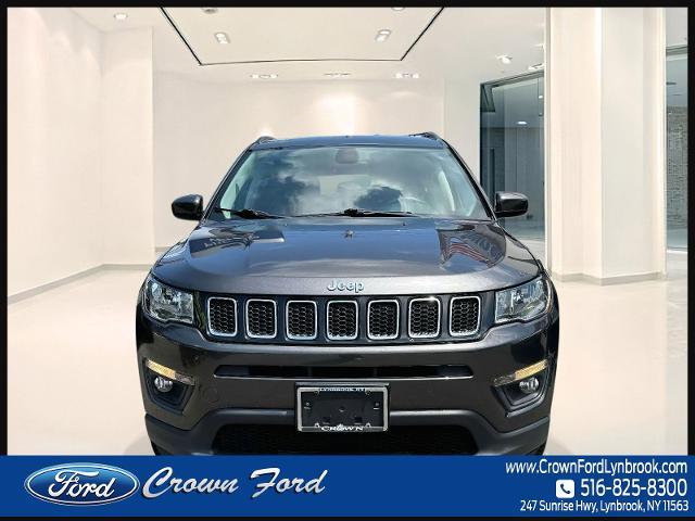 Photo of 2018 Granite Crystal Clearcoat Metallic Jeep Compass