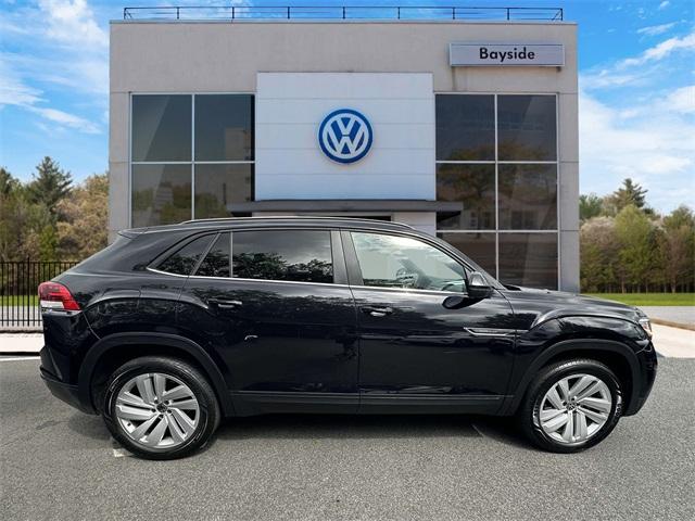 Photo of 2022 Deep Black Pearl Effect Volkswagen Atlas Cross Sport