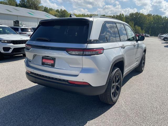 Photo of 2025 Silver Zynith Jeep Grand Cherokee