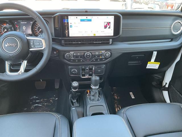 Photo of 2025 Bright White Clearcoat Jeep Wrangler
