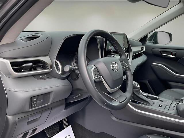 Photo of 2022 Magnetic Gray Metallic Toyota Highlander