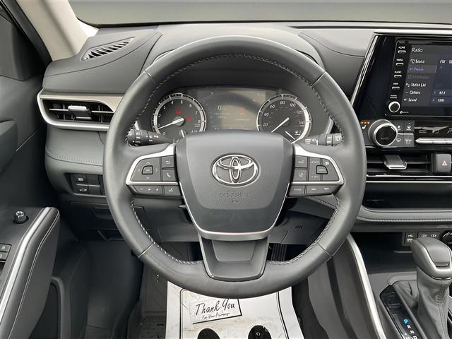 Photo of 2022 Magnetic Gray Metallic Toyota Highlander