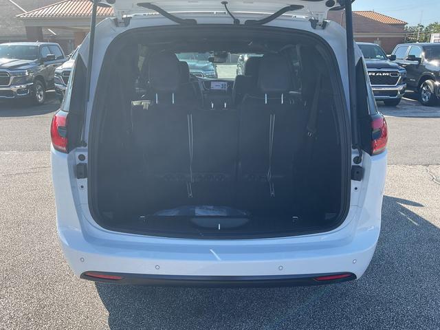Photo of 2026 Bright White Clearcoat Chrysler Pacifica