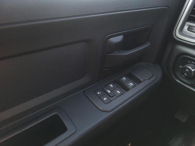 Photo of 2025 Diamond Black Crystal Pearlcoat RAM 2500