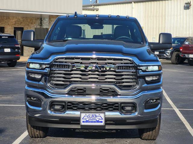 Photo of 2025 Diamond Black Crystal Pearlcoat RAM 2500
