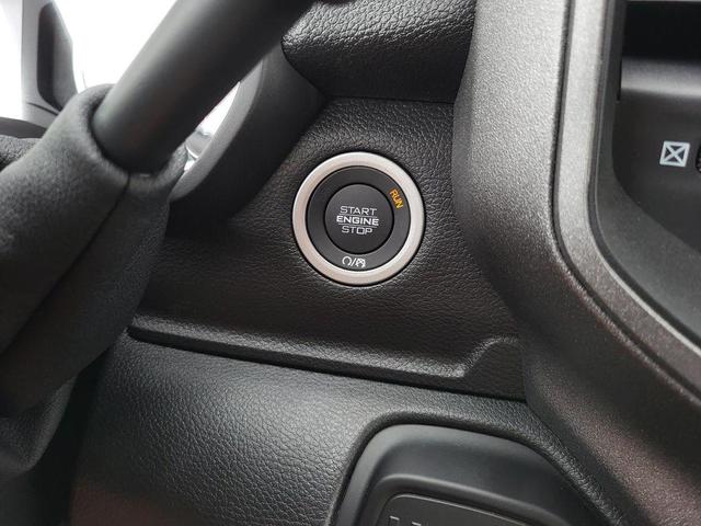 Photo of 2025 Diamond Black Crystal Pearlcoat RAM 2500