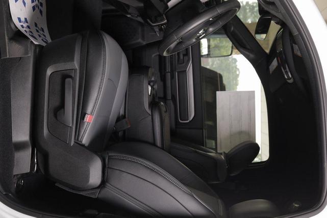 Photo of 2025 Diamond Black Crystal Pearlcoat RAM 2500