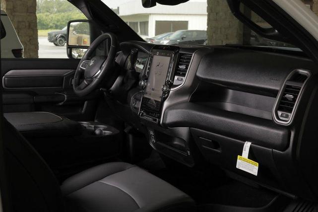 Photo of 2025 Diamond Black Crystal Pearlcoat RAM 2500