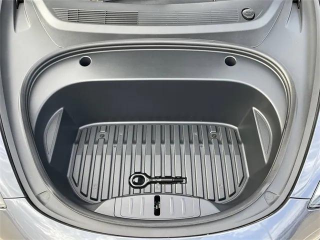 Photo of 2021 Midnight Silver Tesla Model 3