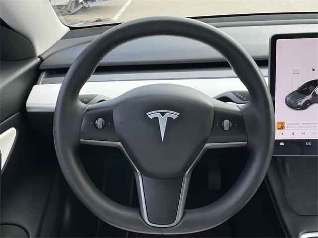 Photo of 2021 Midnight Silver Tesla Model 3
