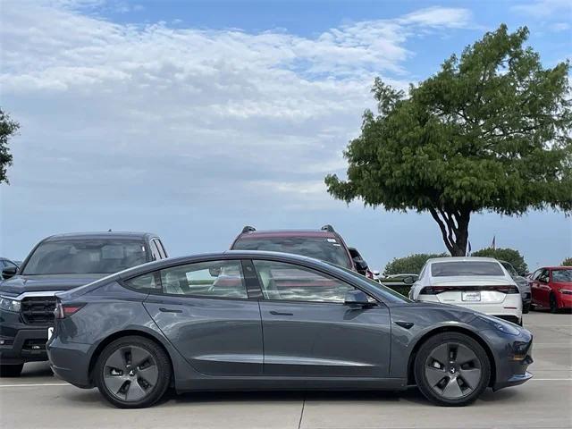 Photo of 2021 Midnight Silver Tesla Model 3