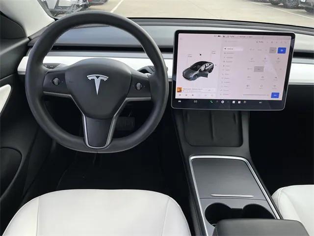 Photo of 2021 Midnight Silver Tesla Model 3