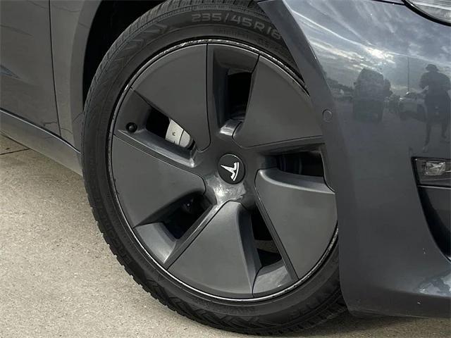 Photo of 2021 Midnight Silver Tesla Model 3