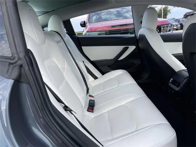 Photo of 2021 Midnight Silver Tesla Model 3