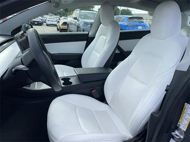 Photo of 2021 Midnight Silver Tesla Model 3