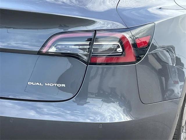 Photo of 2021 Midnight Silver Tesla Model 3