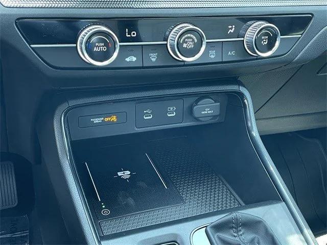 Photo of 2026 Platinum White Pearl Honda CR-V