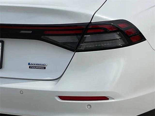 Photo of 2025 Platinum White Pearl Honda Accord Hybrid