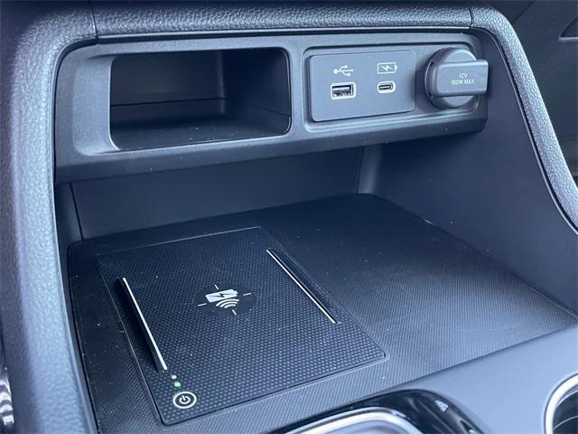 Photo of 2025 Lunar Silver Honda Pilot