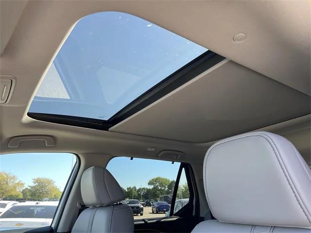 Photo of 2025 Lunar Silver Honda Pilot