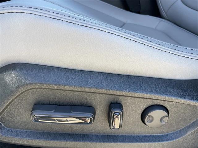 Photo of 2025 Lunar Silver Honda Pilot