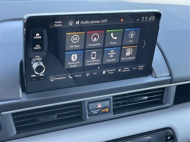 Photo of 2025 Lunar Silver Honda Pilot