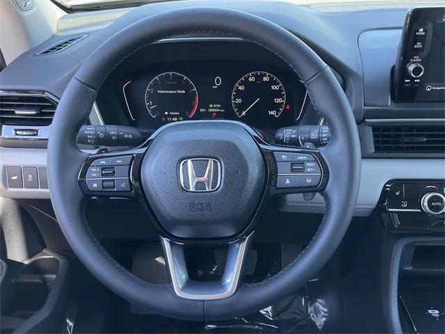 Photo of 2025 Lunar Silver Honda Pilot