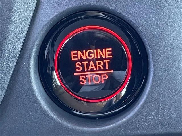 Photo of 2025 Lunar Silver Honda Pilot