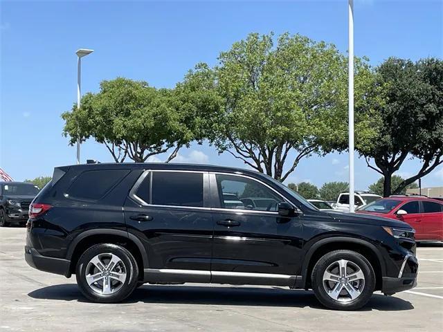 Photo of 2025 Crystal Black Pearl Honda Pilot