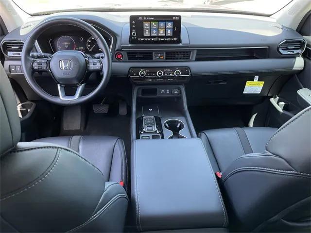 Photo of 2025 Crystal Black Pearl Honda Pilot
